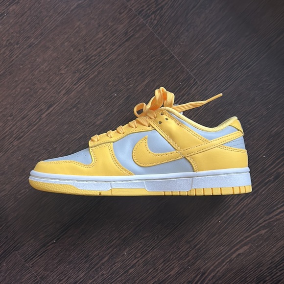 Brand new Nike Dunk size 7.5 W - Picture 2 of 4